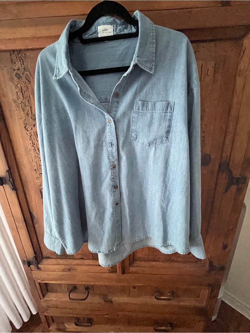 One Wednesday x Jilly Box Light Wash Denim Button-Up Shirt size Large NWOT